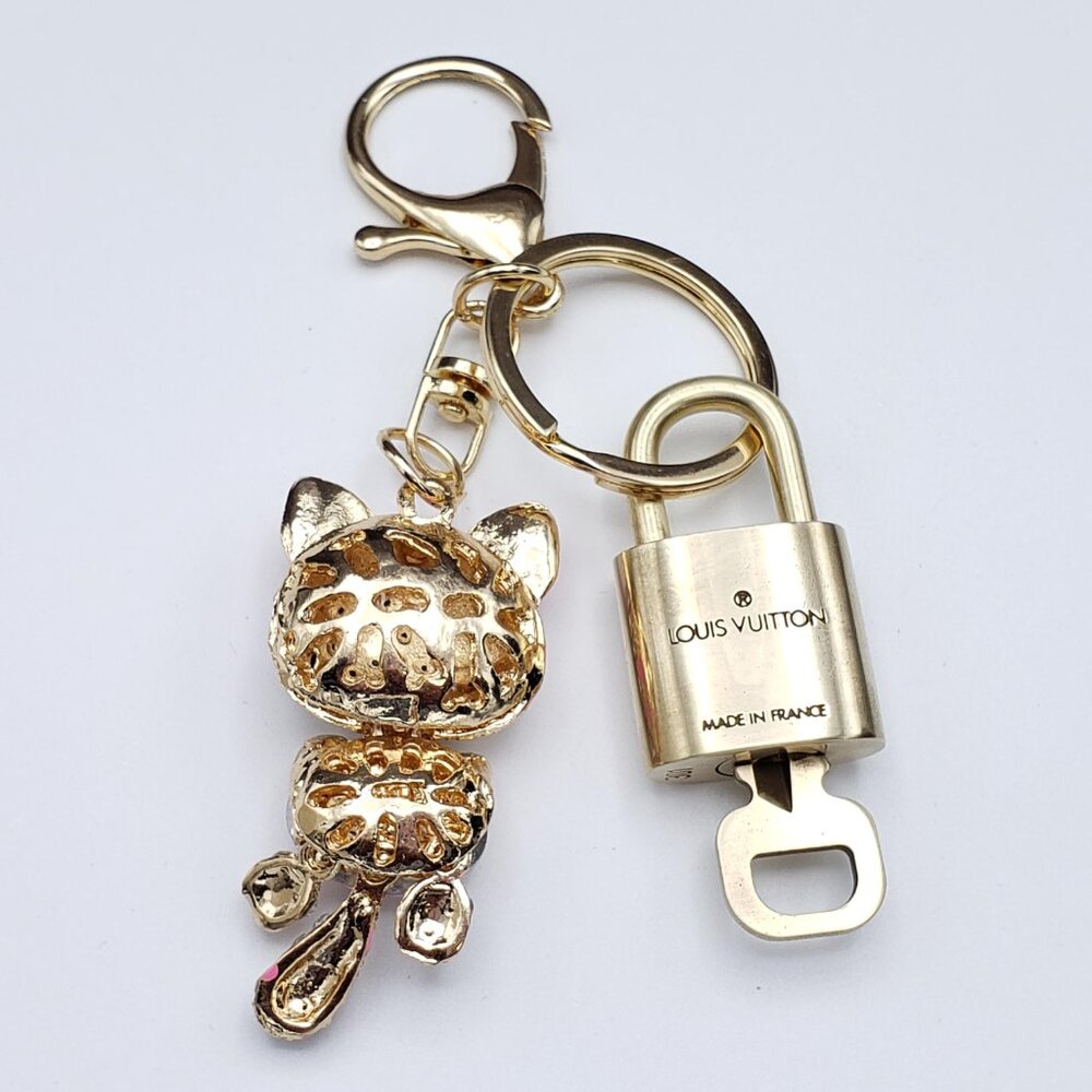 Authentic Louis Vuitton Lock & Key Gold ✨ Unbranded Cat Keychain Bag Charm LV - Picture 7 of 12
